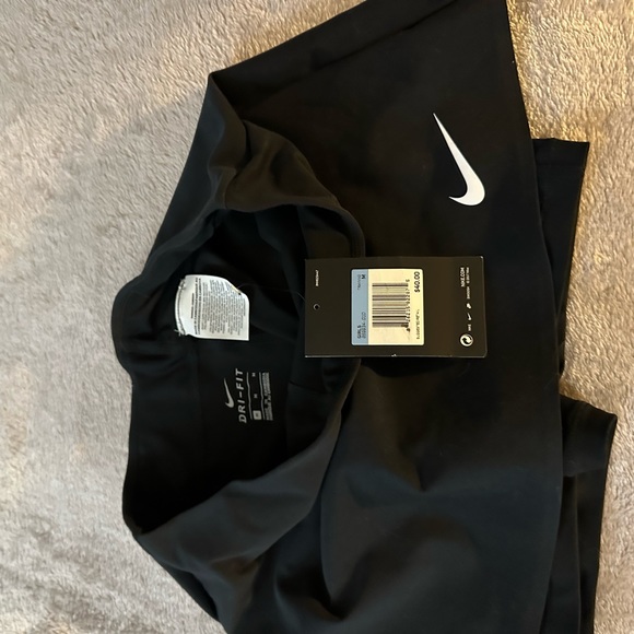 Girls NWT tennis skirt with built in shorts. Could be worn as a women’s Small. - Picture 2 of 10